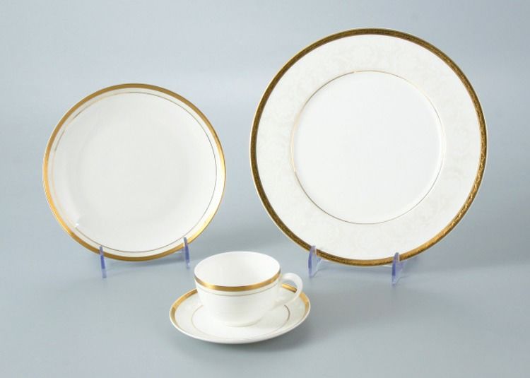 No Cadmium Bone China Dinnerware Set